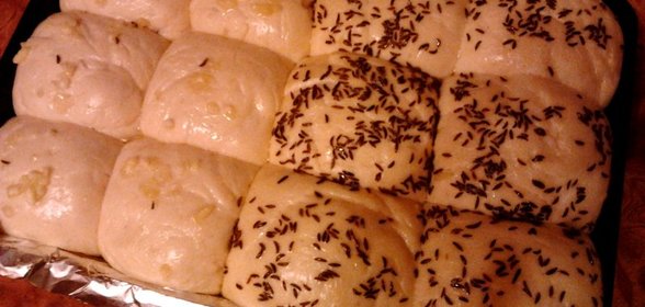 Пампушки с чесноком и тмином