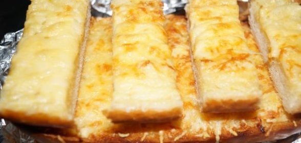 Чесночный хлеб с сыром