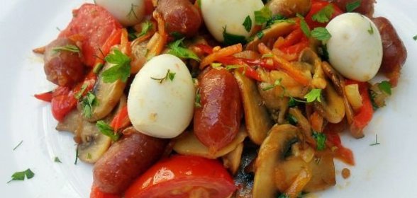 Лечо с копчеными колбасками