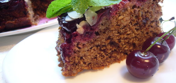 Пирог - перевёртыш Вишнёвый сад с шоколадом, мёдом и грецкими орехами