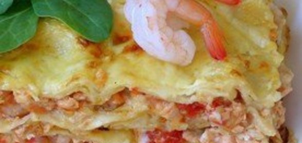 Лазанья с форелью и креветками