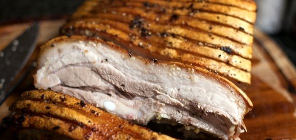 Свинина запеченная с чесноком