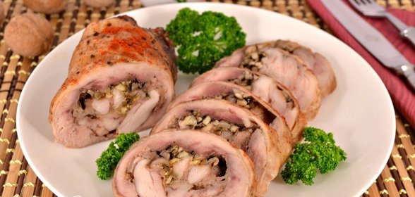 Куриный рулет с орехами