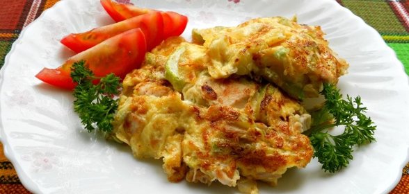 Омлет с курицей и кабачками