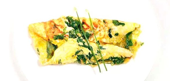 Омлет с зеленым луком и зеленым сыром