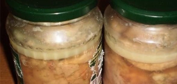 Консервированные помидоры с овощами
