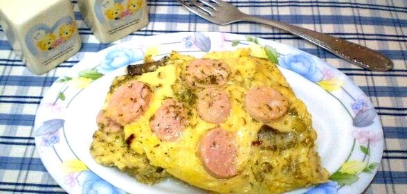 Грибной омлет с сосисками и укропом