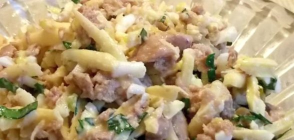 Салат из печени трески, сыра и чеснока