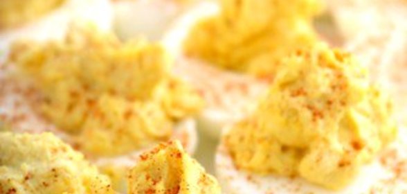 Фаршированные яйца с паприкой