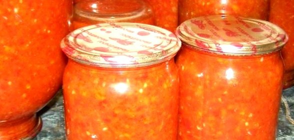 Аджика с яблоками и помидорами