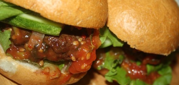 Сочные бургеры на мангале