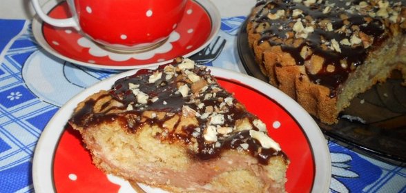 Пирог с творожной начинкой и шоколадной глазурью