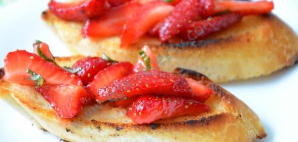 Гренки с клубникой