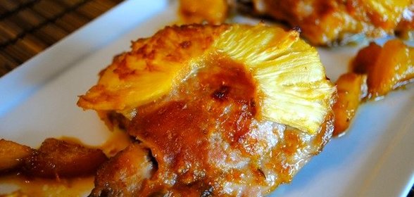 Курица, запеченная с ананасами