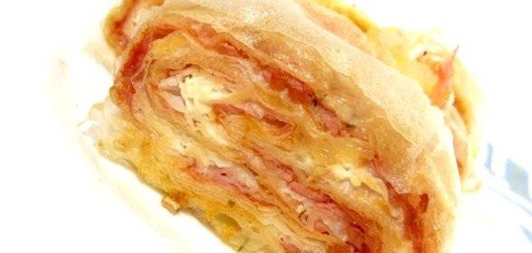 Сырный рулет с паприкой