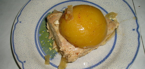 Куриная грудка с консервироваными персиками