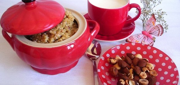 Каша из киноа с орехами, медом и сливками. Тест-драйв