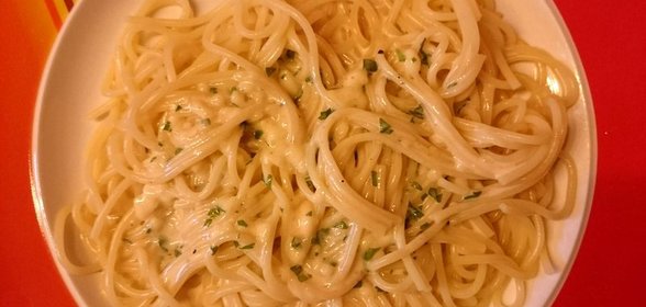 Сливочно-сырный соус с мускатным орехом для пасты