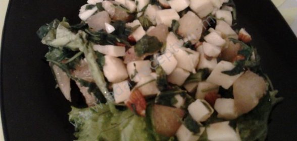 Салат с грушей и сыром