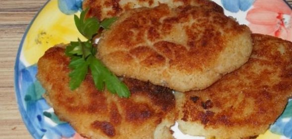 Пирожки с начинкой из краснокочанного салата и сыра