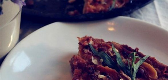 Абрикосовый тарт с медом и орехами