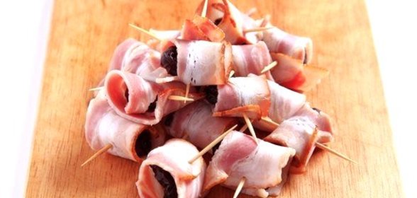 Рулетики из бекона с куриной печенью