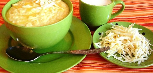 Каша кукурузная молочная с брынзой а-ля балмуш.Тест-драйв