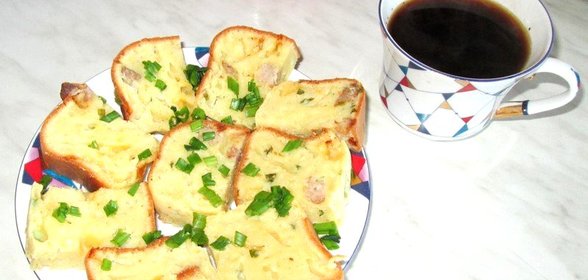 Кекс с мясом сыром и зеленым луком