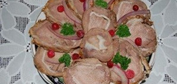Мясной рулет с языком