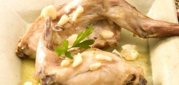 Кролик со сметаной и грибами