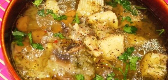 Открытые пирожки с колбасой и маслинами