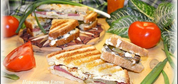 Бутерброды-гриль мясные с омлетом и огурцом