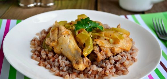 Куриные крылышки с кабачками в мультиварке