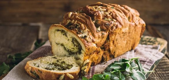 Хлеб с чесноком и травами