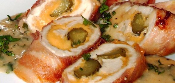 Куриные рулетики с чесночным соусом