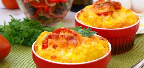 Запеканка из цветной капусты с индейкой и помидорами