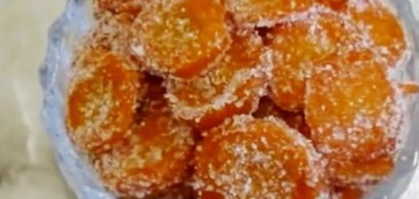 Яичница с черным хлебом
