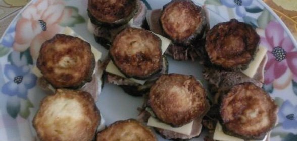 Кабачковые башенки с языком и сыром