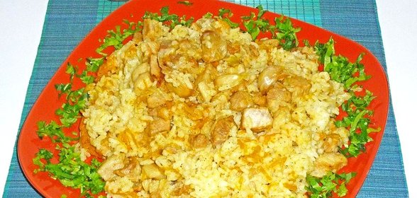 Плов из круглого риса на свинине с чесноком