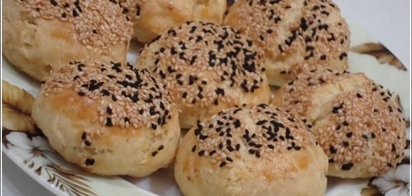 Яйца с сыром и колбасой