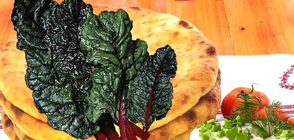 Осетинский пирог со свекольной ботвой