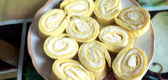 Омлетный рулет с плавленым сыром