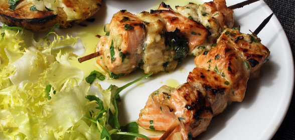 Разноцветный рыбный шашлык