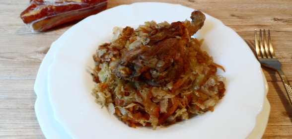 Тушёная капуста по мотивам бигоса с пикантной грудинкой и уткой. (Тест-драйв с Окраиной)