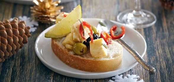 Острый сыр с оливками