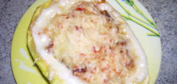 Кабачок фаршированный под сырной корочкой