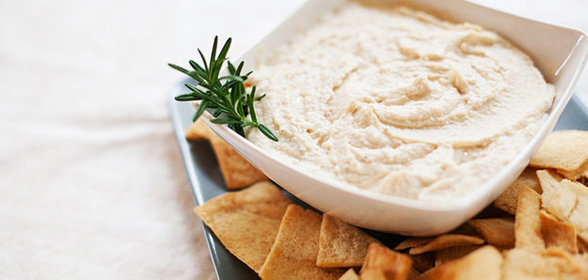 Соус из белой фасоли с розмарином и шалфеем