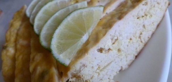 Куриный рулет с изюмом и ананасом