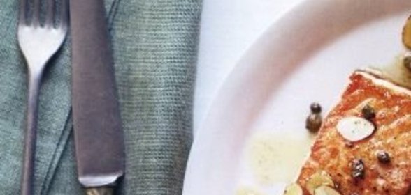 Цыплята, фаршированные сыром и гранатом и жаренные на вертеле