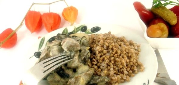 Индюшачье сердце с грибами в сметанном соусе